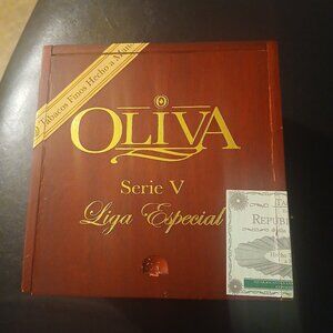 THE WOODEN CIGAR BOX - Olivia Serie V Liga Especial